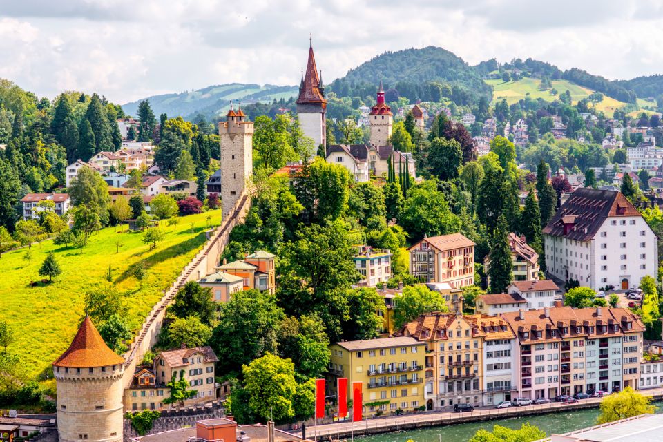 Lucerne: First Discovery Walk and Reading Walking Tour - Experience Highlights