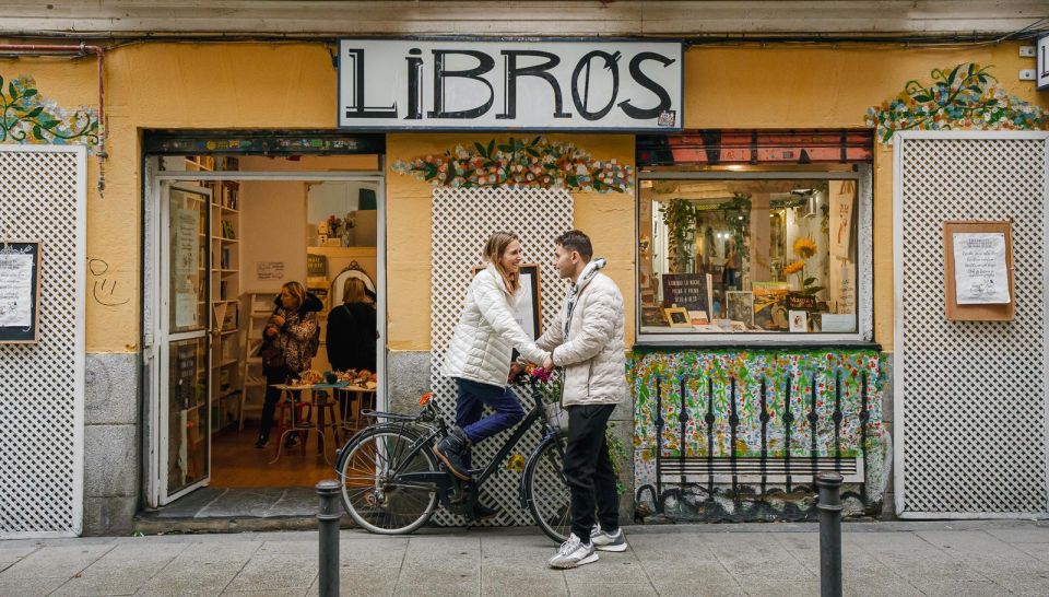 Madrid Love Story: Photography Session for Couples - Capture Iconic Moments