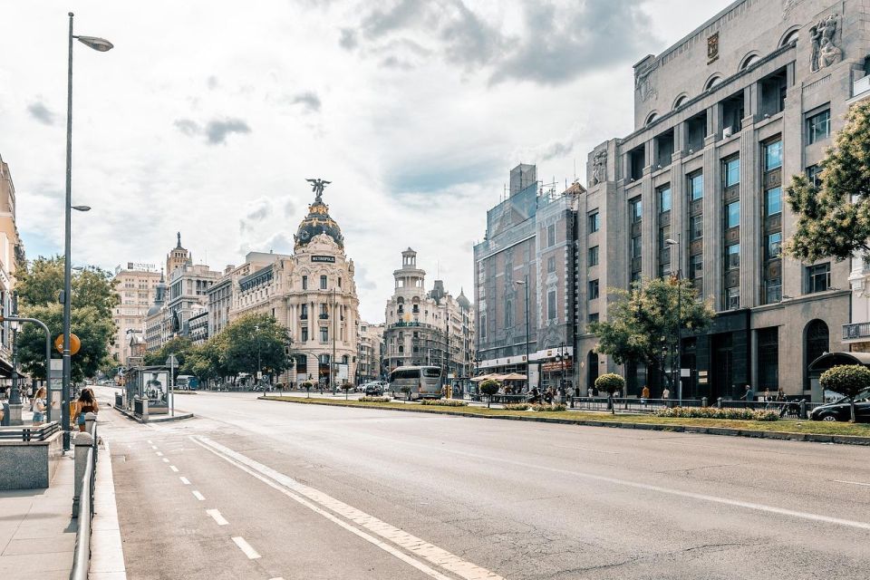 Madrid: Reina Sofia, Walking Tour & Flamenco Show - Tour Inclusions and Meeting Point