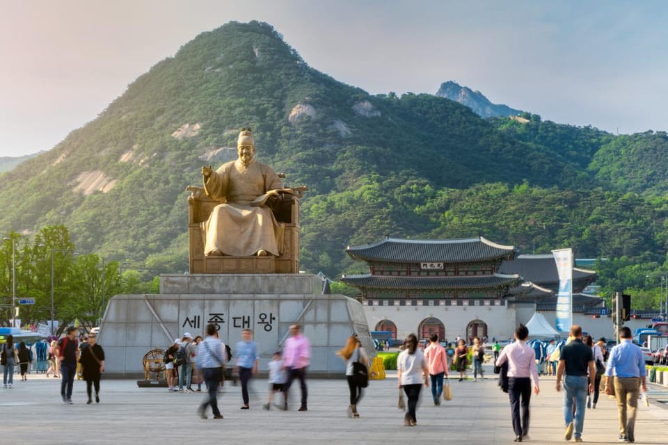 Majestic Seoul Highlights Tour: Explore Gyeongbokgung - Gwanghwamun Square