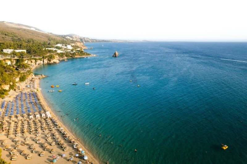 Makris Gialos: Relaxing Beach Stop - Travel to Makris Gialos