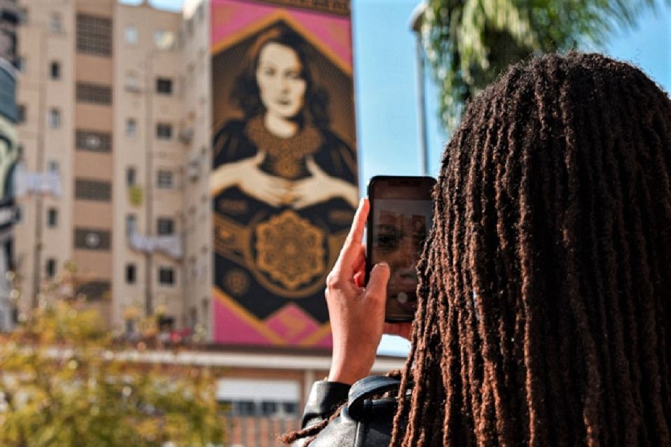 Málaga: Soho and Lagunillas Districts Street Art Tour - Crossing Historical Center