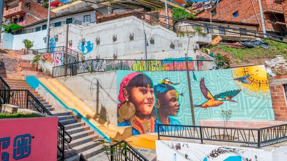 Medellin: Graffiti Tour Comuna 13 - Booking Process and Options