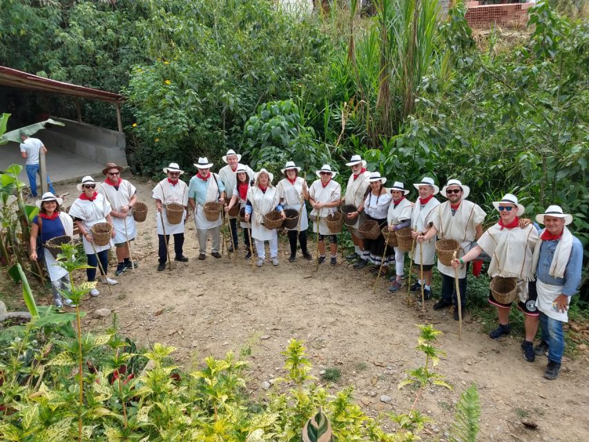 Medellín: Guatapé Village With Coffee and Fruit Tasting Tour - Coffee and Fruit Tasting