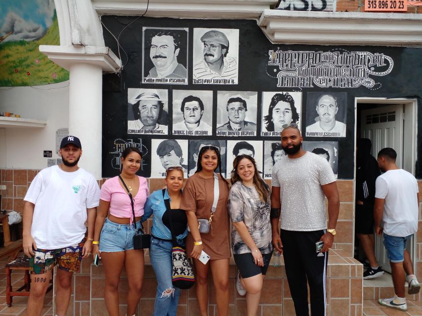 Medellin: Private Tour of Pablo Escobar and Comuna 13 - Visiting Montesacro Cemetery