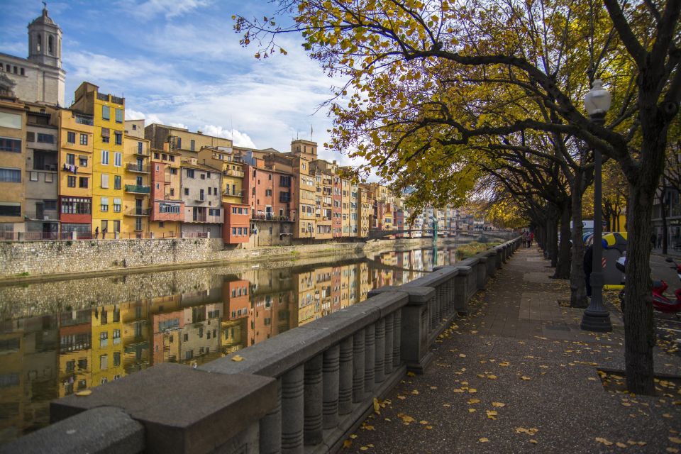 Medieval Castles and Girona City Exclusive Trip With Lunch - Montsoriu Castle Guided Tour