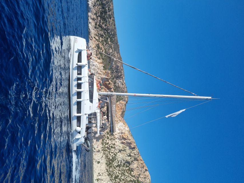 Milos: Kleftiko & Poliegos Catamaran Trip With Meal & Drinks - Dining and Beverage Options