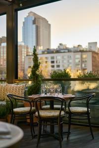 ModernHaus SoHo - Dining Options and Bars