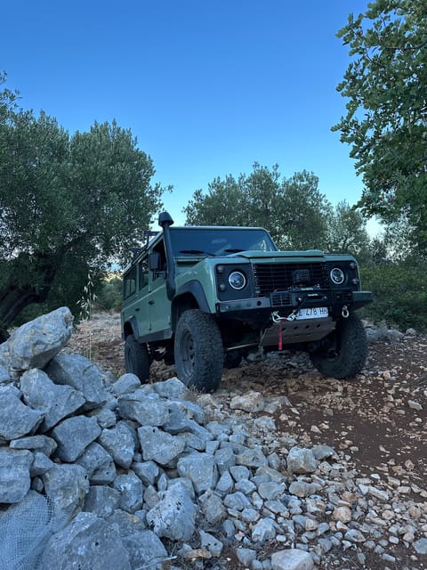 Monopoli: off Road Tour in Vintage Land Rover Defender 110 - Unique Experiences