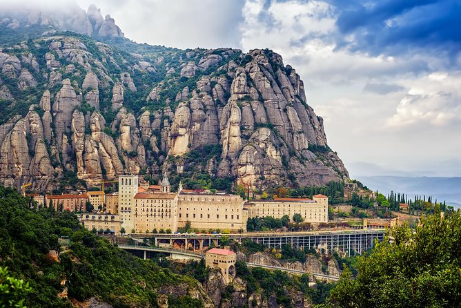 Montserrat Monastery and Sagrada Familia Tour With Liquor Tasting - Visiting Sagrada Familia