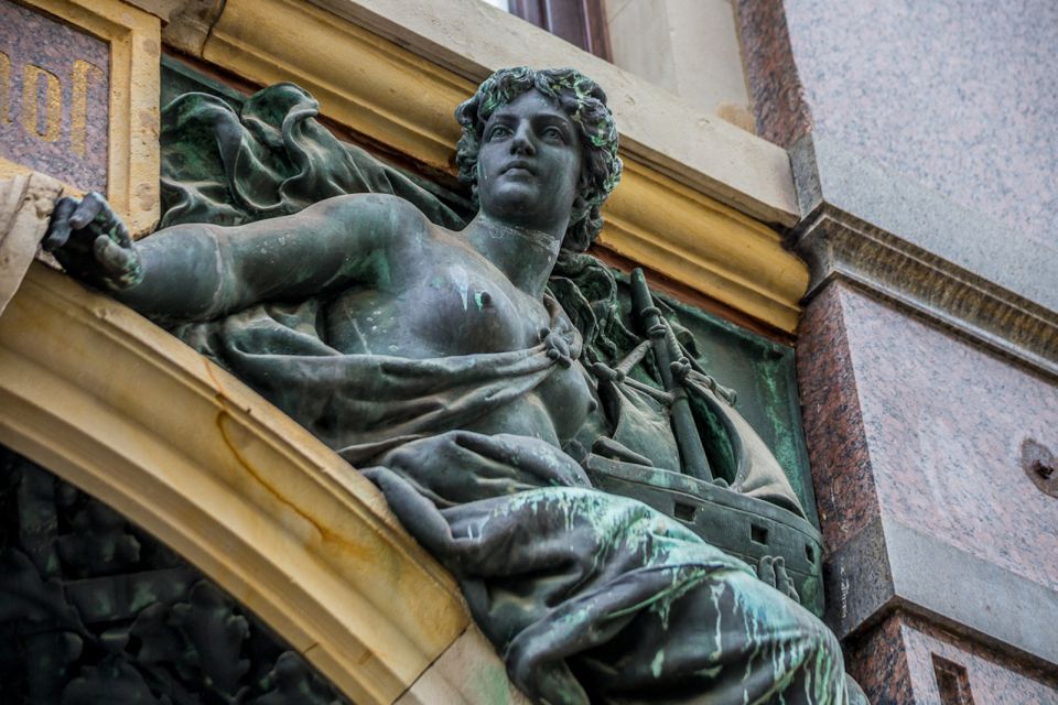 Mystical Hamburg: Walking Tour in German - Important Information