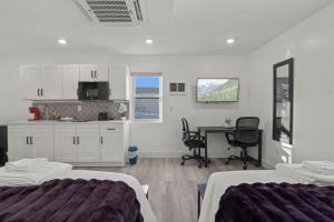 New Season Royals, Airport West - Policies and Booking Information