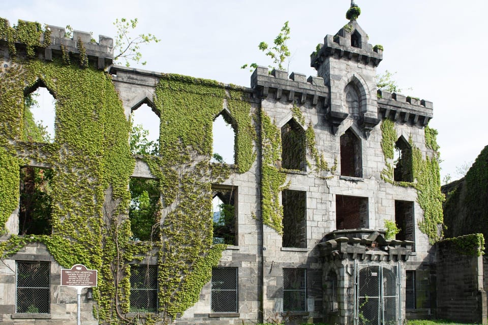 New York City: Smallpox Hospital Photo Tour - Tour Logistics