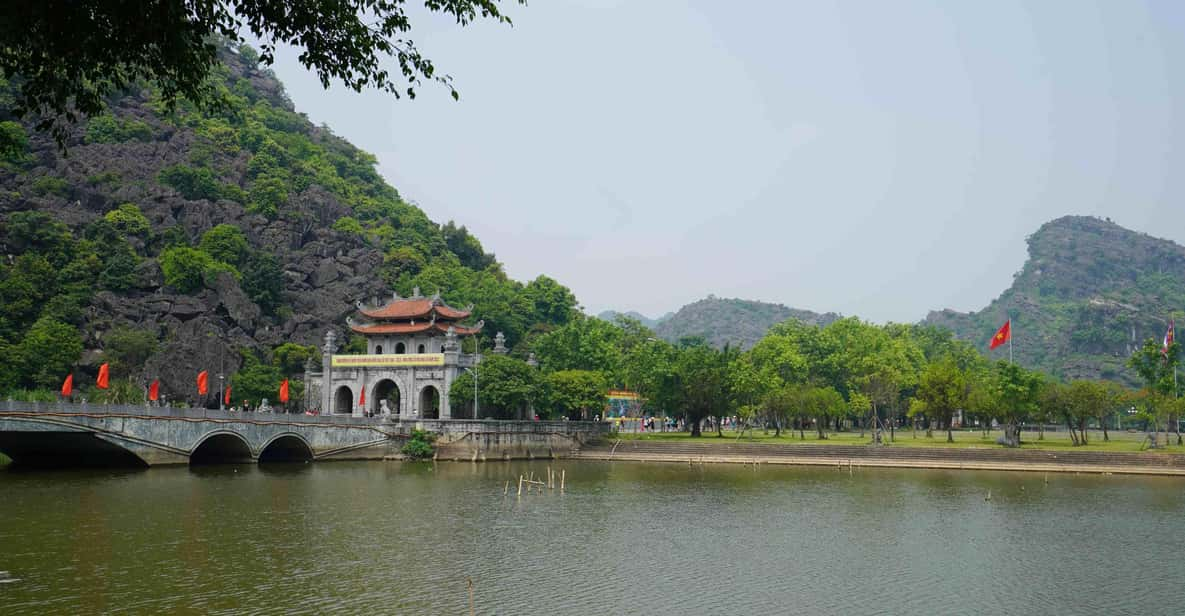 Ninh Binh: Hoa Lu, Trang An & Hang Mua Trip by Limousine Bus - Included Amenities