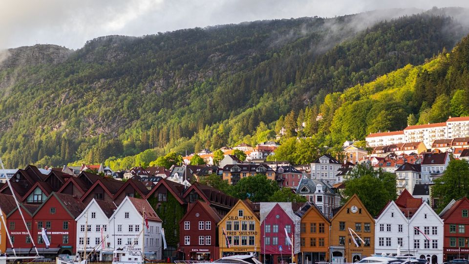 Norwegian Coastal Cities: Smartphone Audio Guide App - Exploring at Your Own Pace