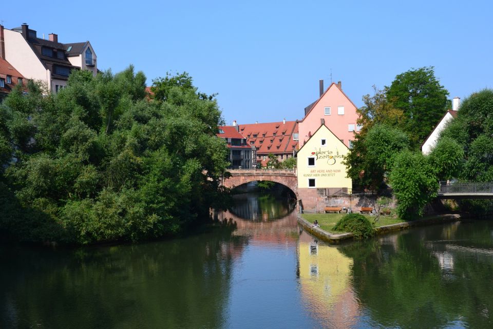 Nuremberg: Private Guided Tour of the Old Town in German - Meeting Point and Requirements