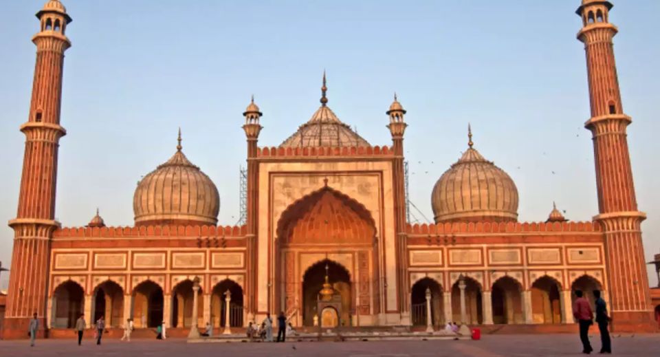 Old Delhi: Private Tuk Tuk Tour at Chandni Chowk With Food - Itinerary and Key Attractions