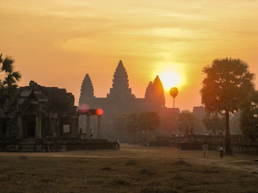 One Day Private Exploration the Wonders of Angkor Temples - Exploring Bayon Temple