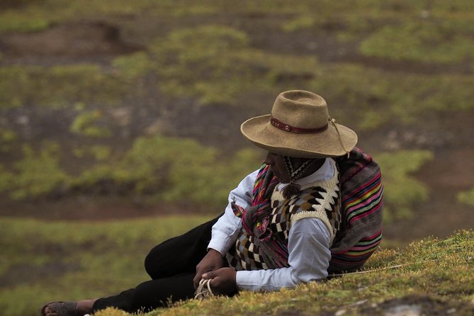 Palccoyo Rainbow Mountain Tour in a Group - Hiking and Exploration