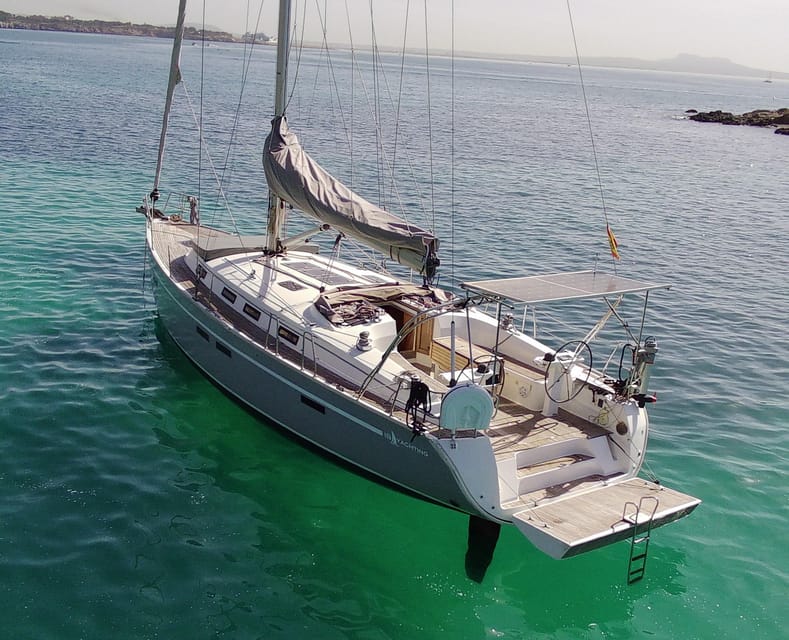 Palma Bay: Sailing Boat Tour With Mallorcan Tapas & Drinks - Boat and Capacity