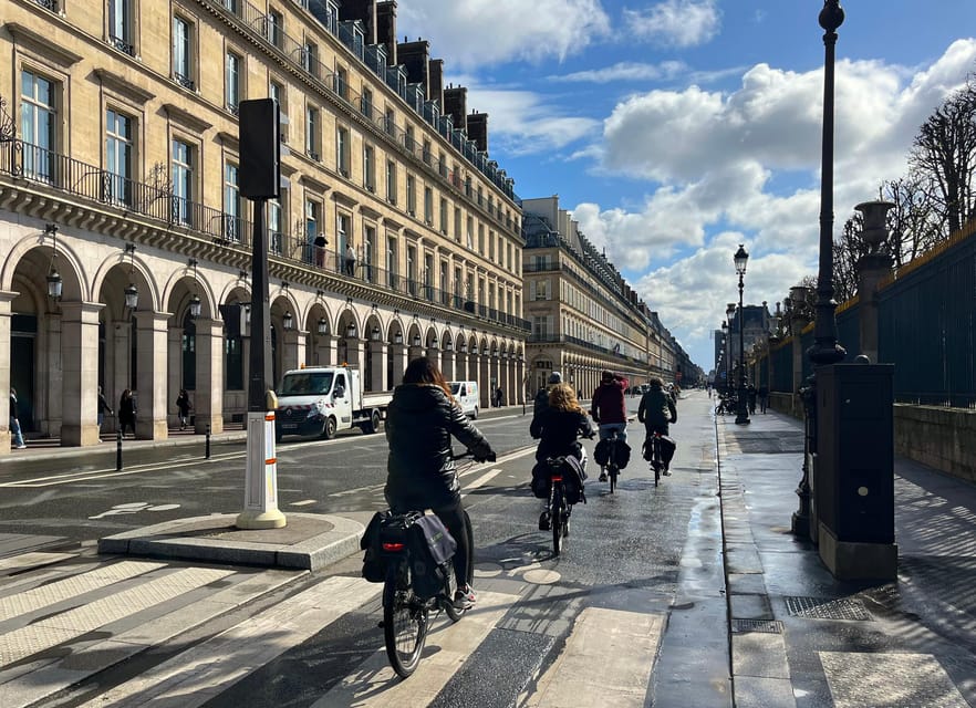 Paris : Electric Bike Tour With Wine and Cheese Tasting - Tour Features and Equipment