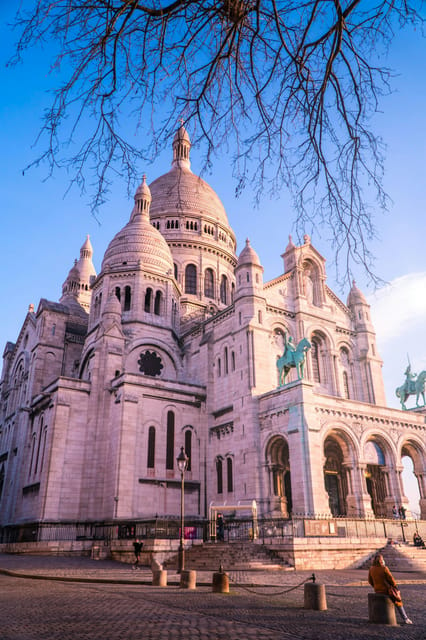 Paris: Montmartre Guided Walking Tour & Sacré-Cœur Dome - Participant Information