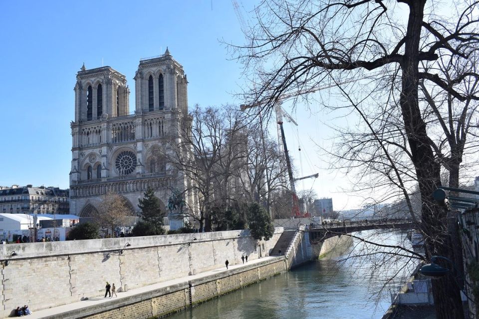 Paris: Sainte-Chapelle, Conciergerie, Notre Dame Guided Tour - Meeting Information