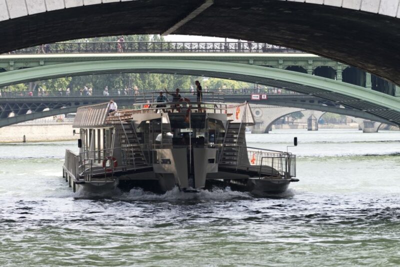 Paris: Seine River Cruise and Lunch at Le Bistro Parisien - Seine River Cruise