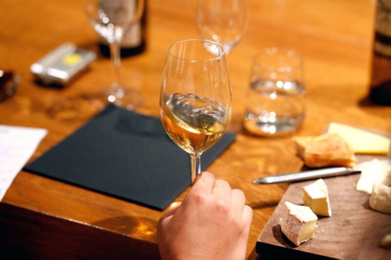 Paris: Wine and Cheese Lunch - Unique Atmosphere and Ambiance