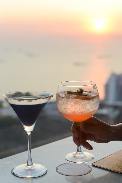 Pattaya: Sola Luna Rooftop at Grande Centre Point Space - Scenic Vistas and Hospitality