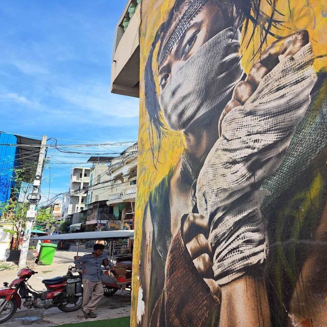 Phnom Penh | Food & Street Art Half Day Tour by Tuk Tuk - Tour Guide and Group Options