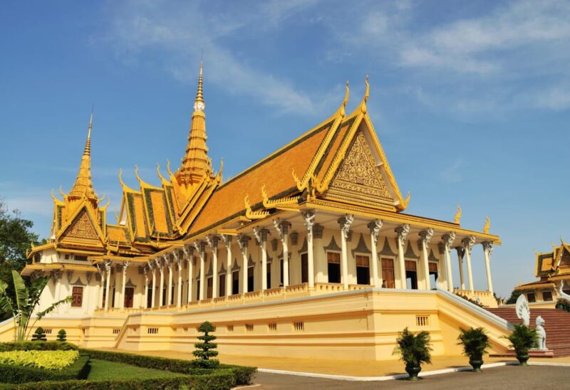 Phnom Penh: Guided Historical Day Tour by Cyclo or Tuk Tuk - Inclusions of the Tour