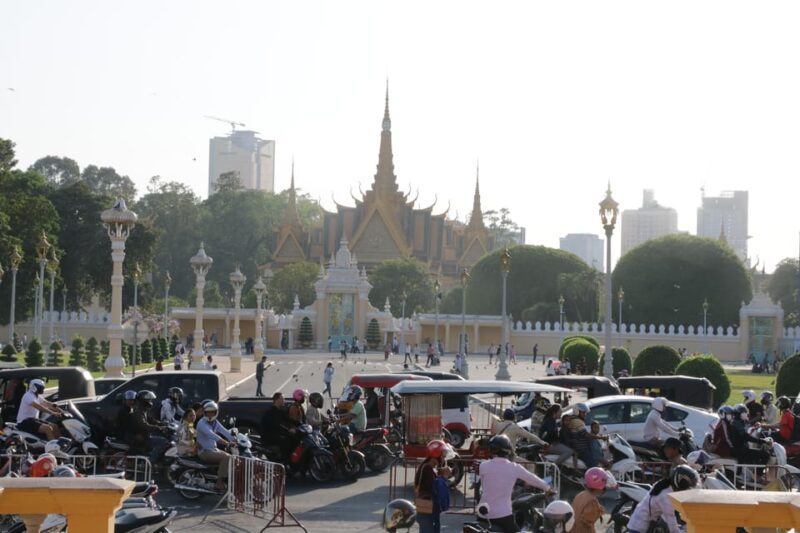 Phnom Penh Private Tour English Local Guide - Accessibility Features