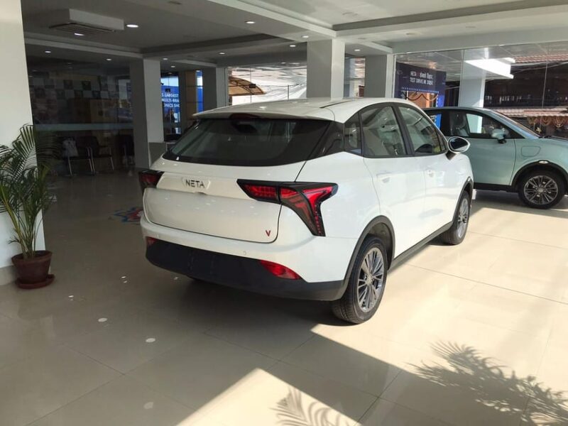 Pick up From Hotel and Drop off to Kathmandu Airport by Car - Inclusions and Additional Costs