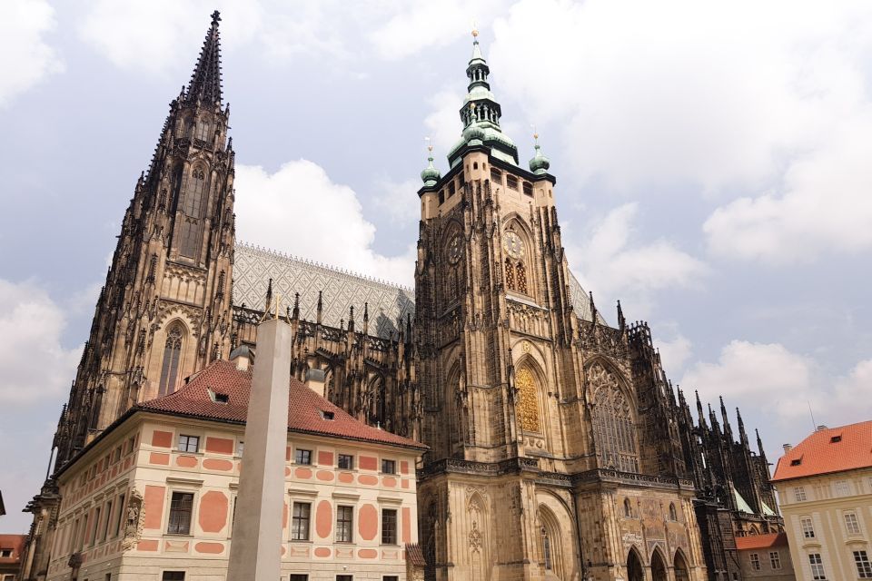 Prague: 1-Hour Castle Tour With Fast-GET Admission Ticket - Meeting Point and Recommendations