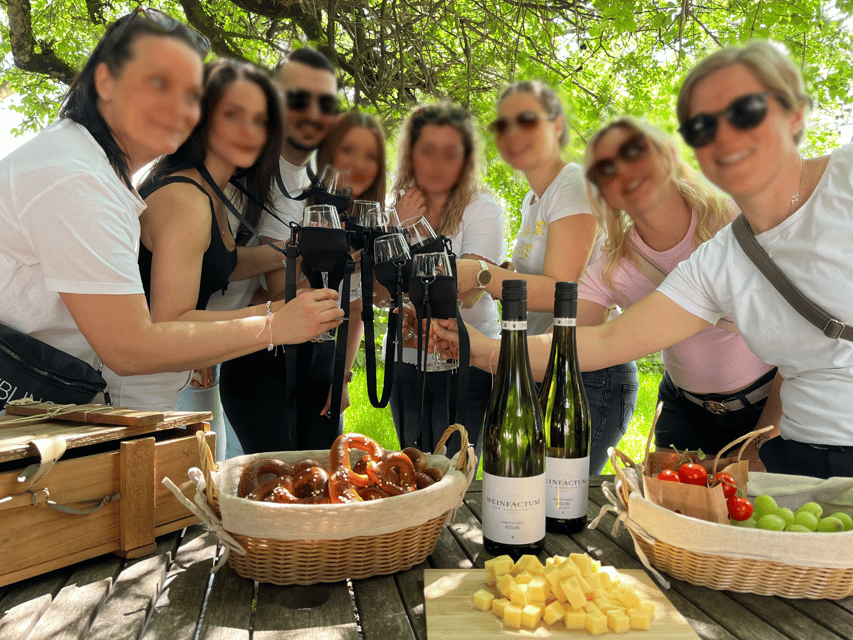 Premium Wine Hike Stuttgart With Games and Winemakers Snack - Group Photos During Hike