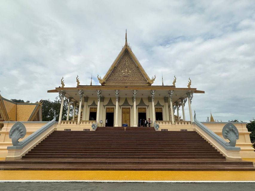 Private One Day Tour in Phnom Penh Capital City - Sacred Wat Phnom