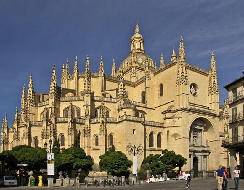 Private Tour Avila and Segovia With Hotel Pickup - Travel to Segovia