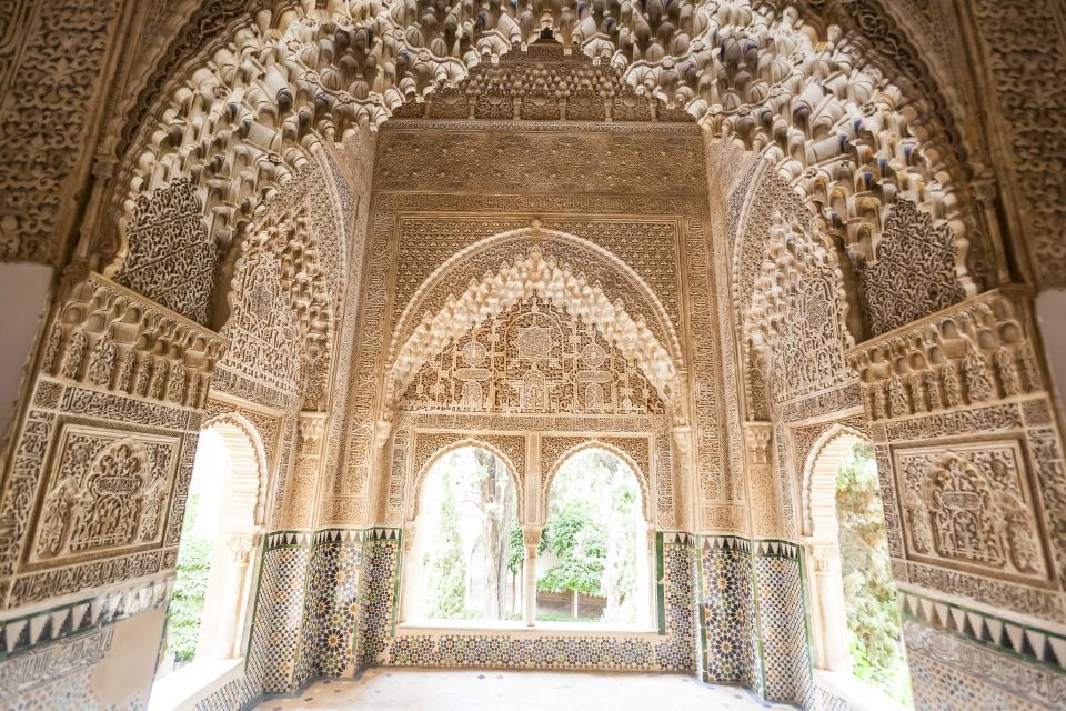 Private Tour in All Complete Complex of Alhambra With Ticket - Inclusions