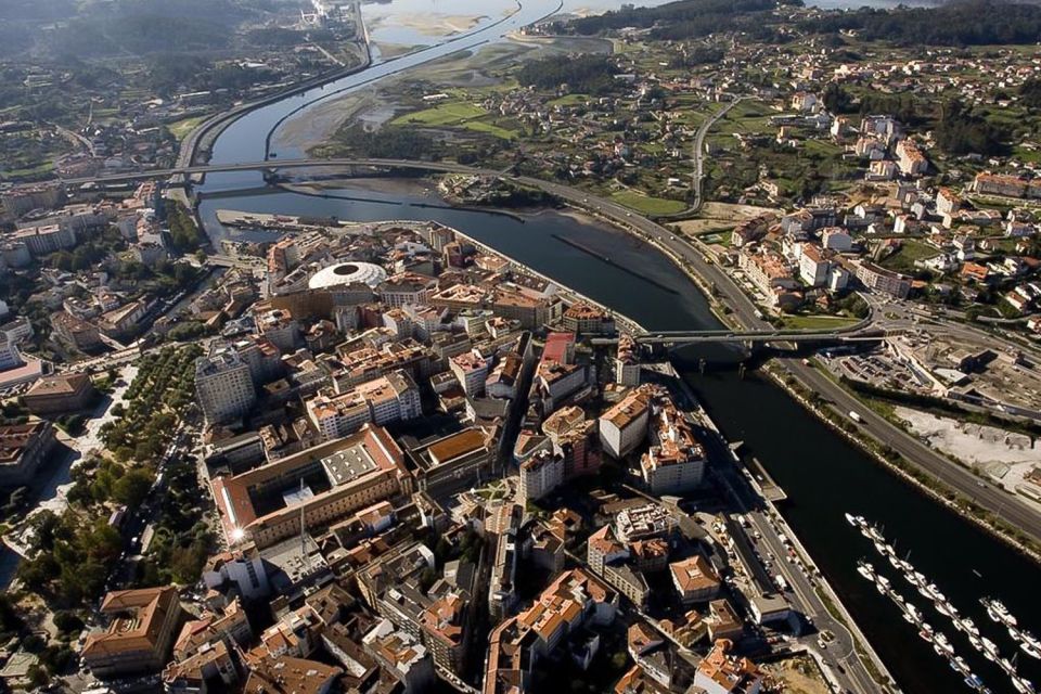 Rías Baixas: Guided Day Tour From Santiago With Boat Ride - Combarro Guided Tour