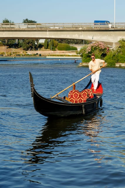 Roma: the One and Only Roma Gondola Tours on the Lake! - Meeting Point