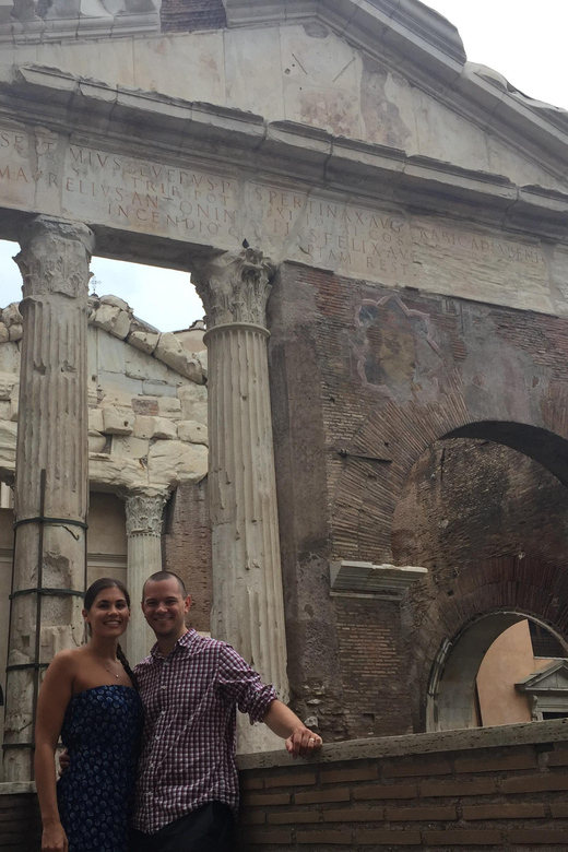 Rome: Campo Dè Fiori and Ghetto Street Food Small Group Tour - Tour Environment
