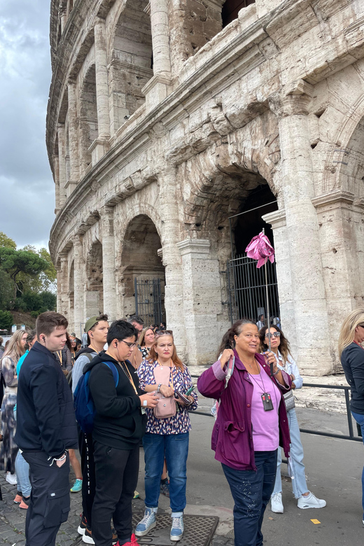 Rome: Colosseum Early Morning Tour With Roman Forum Access - Guided Tour Highlights