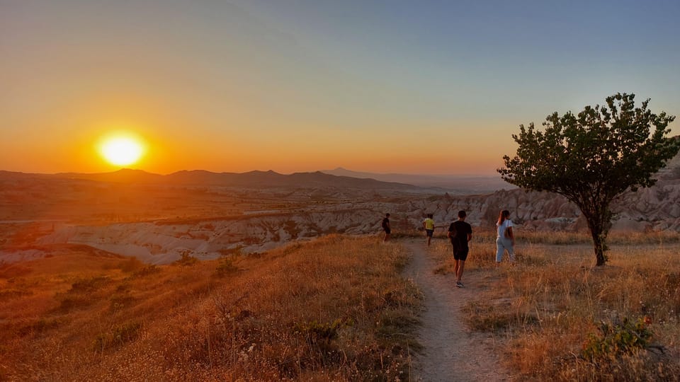 Rose Valley Sunset Hiking Tour - Recommended Gear