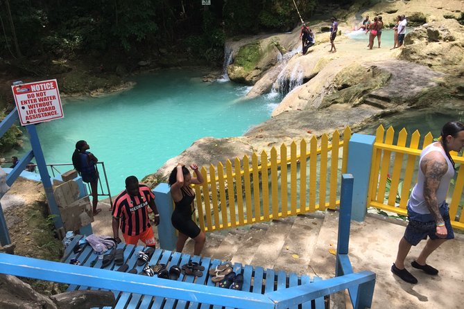 Roundtrip Private Shuttle From Ocho Rios to Blue Hole and Back - Operational Guidelines