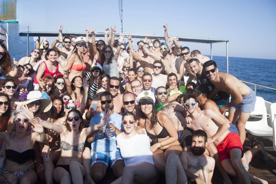 Salou: 2-Hour Boat Party With Drinks and Music - Accessibility and Languages