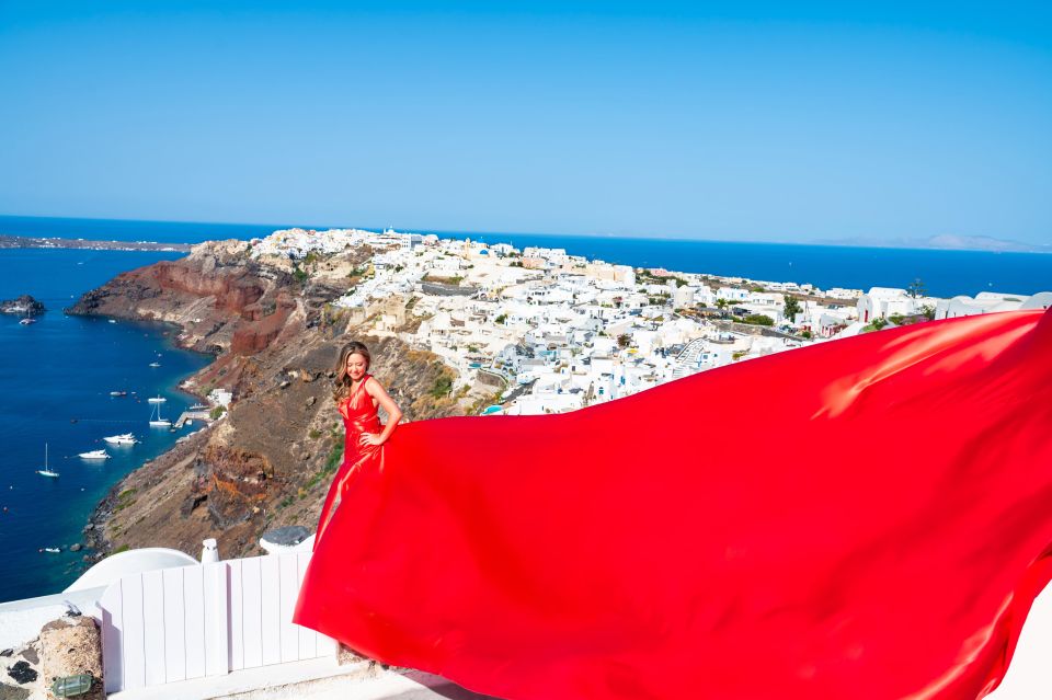 Santorini: Private Flying Dress Photoshoot in Santorini - Professional Photography Output