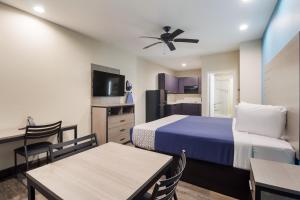 Scottish Inns & Suites Hitchcock-Santa Fe - Room Types and Pricing