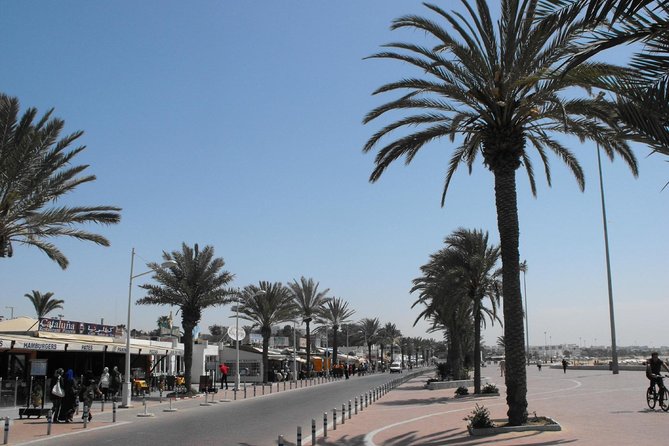 Seafront Promenade - Bargaining at Souk El Hed