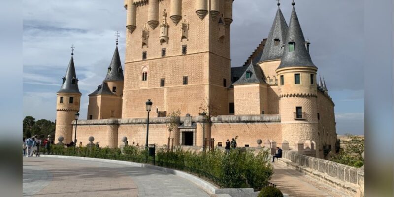 Segovia Genial: Private Guided Walking Tour/Alcazar (option) - Frequently Asked Questions